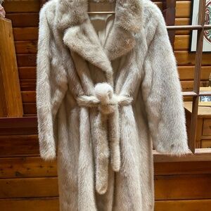 Luxurious Vintage Long Fur Coat with Belt, cream